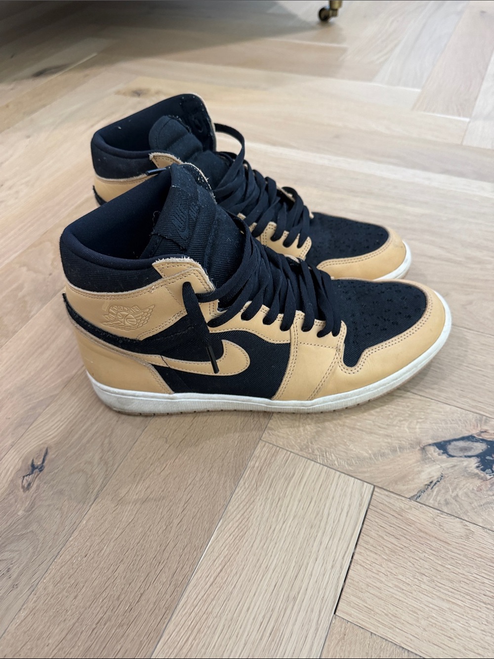 Air Jordan 1 Retro High OG "Heirloom" from 2018